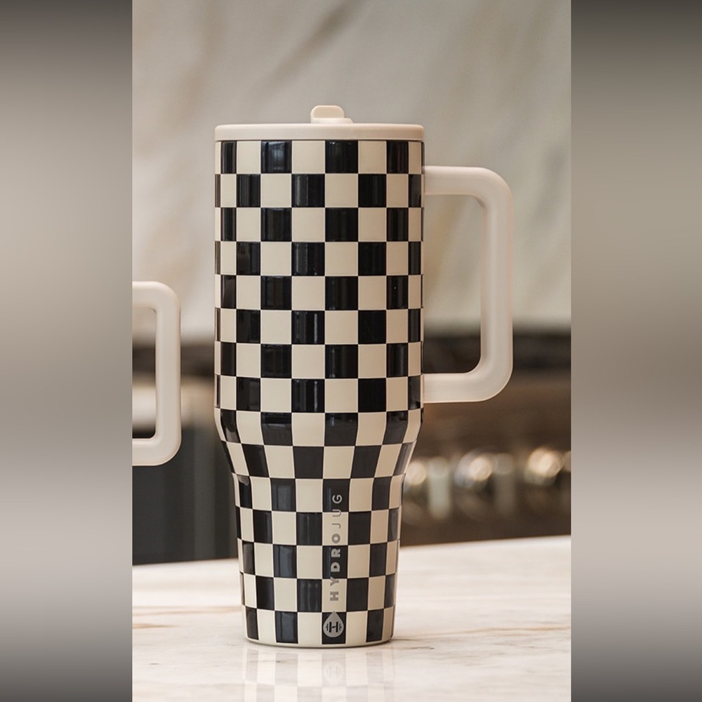 Brand New in Box Aubrie checkered Hydrojug